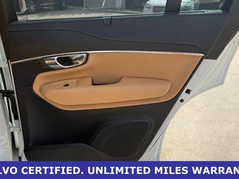 Certified 2025 Volvo XC90 T8 Ultra w/ Protection Package Premier AWD/4WD image 16