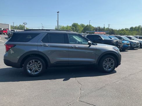 New 2026 Ford Explorer Active w/ Active Comfort Package AWD/4WD image 4