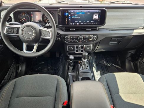 Used 2025 Jeep Wrangler Unlimited Sahara AWD/4WD image 17
