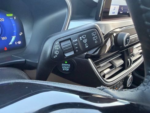 Used 2022 Ford Escape Titanium AWD/4WD image 16