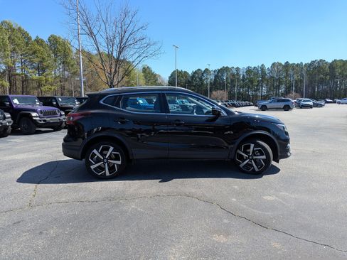 Used 2022 Nissan Rogue Sport SL w/ Premium Package image 4