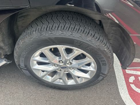 Used 2020 Ford Expedition XLT w/ Equipment Group 202A AWD/4WD image 5