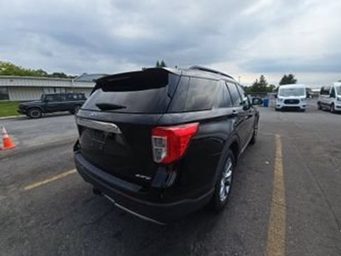 Used 2023 Ford Explorer XLT w/ Equipment Group 202A AWD/4WD image 4