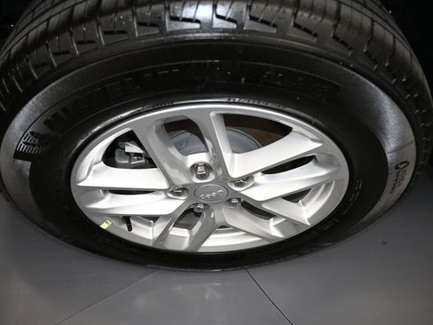 Used 2024 Jeep Grand Cherokee Laredo X image 42