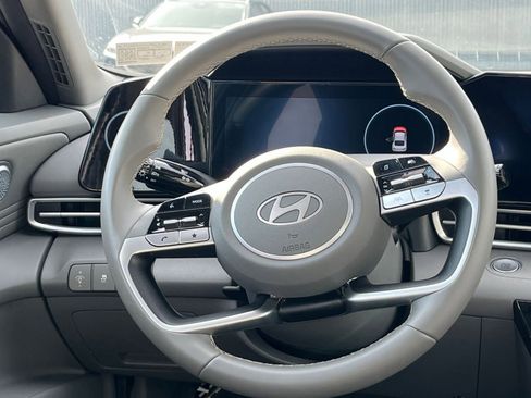 Used 2025 Hyundai Elantra SEL FWD image 28
