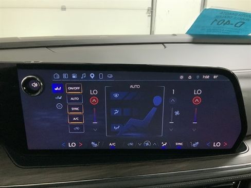 Used 2025 Chevrolet Suburban Z71 AWD/4WD image 41