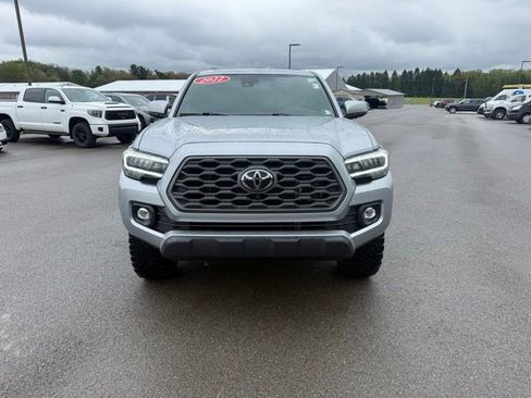 Used 2022 Toyota Tacoma TRD Off-Road w/ TRD Premium Off Road Package AWD/4WD image 2