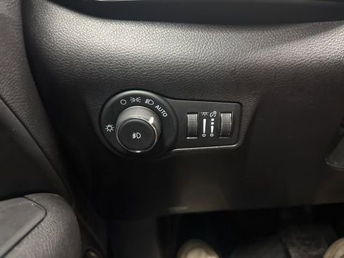 Used 2025 Jeep Compass Trailhawk AWD/4WD image 37