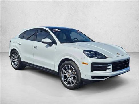 Used 2024 Porsche Cayenne Coupe image 3