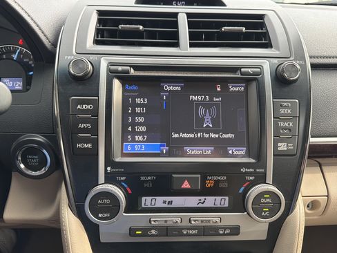 Used 2014 Toyota Camry XLE w/ Convenience Package FWD image 19