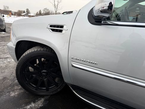 Used 2012 Cadillac Escalade Luxury image 50