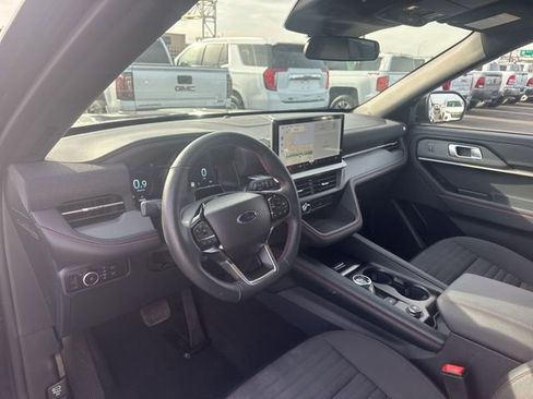 Used 2025 Ford Explorer ST-Line w/ ST-Line Street Pack image 11