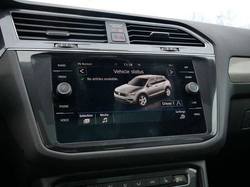 Used 2020 Volkswagen Tiguan SE w/ Panoramic Sunroof Package image 32