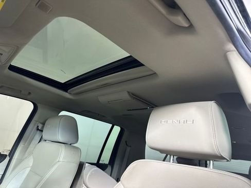 Used 2019 GMC Yukon XL Denali w/ Denali Ultimate Package AWD/4WD image 11