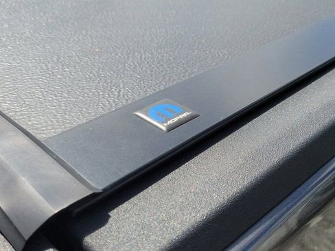 Used 2022 Jeep Gladiator Sport image 7