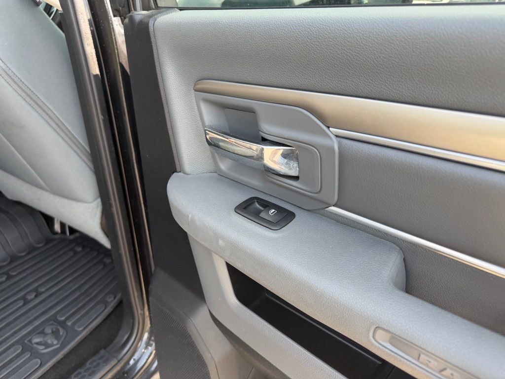 Used 2015 RAM 1500 Big Horn RWD image 36