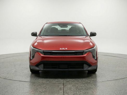 Used 2025 Kia K4 FWD image 2