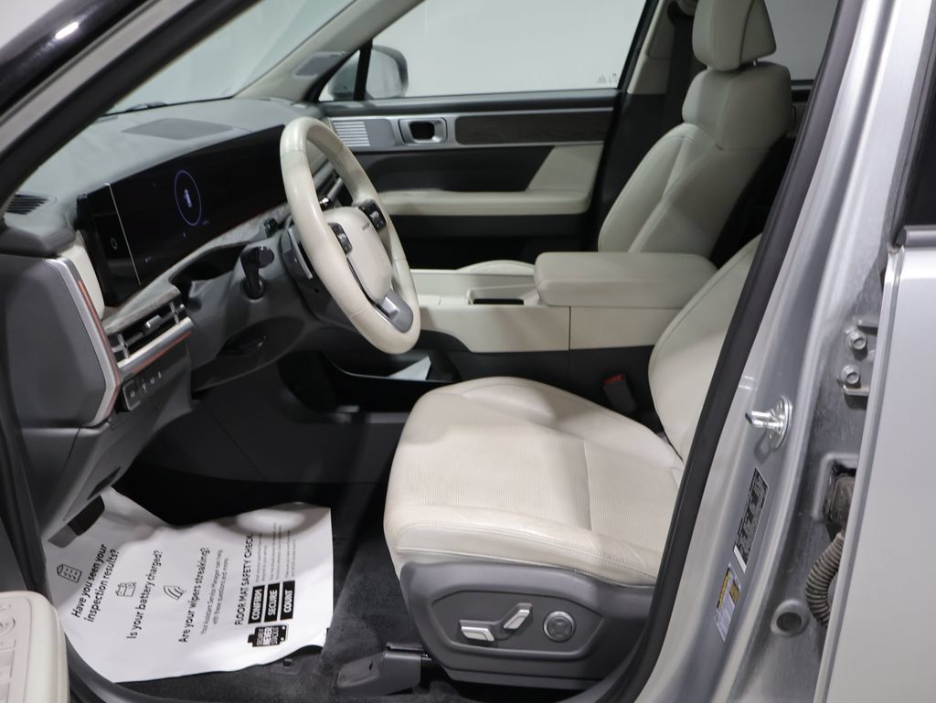Used 2024 Hyundai Santa Fe Limited AWD/4WD image 10