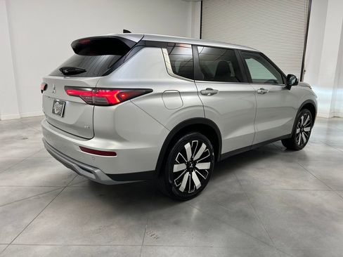 Used 2025 Mitsubishi Outlander SE FWD image 7