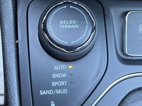 Certified 2021 Jeep Cherokee Latitude Lux image 20