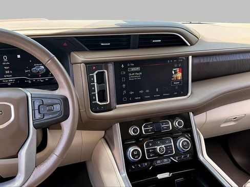 Used 2023 GMC Yukon Denali RWD image 7