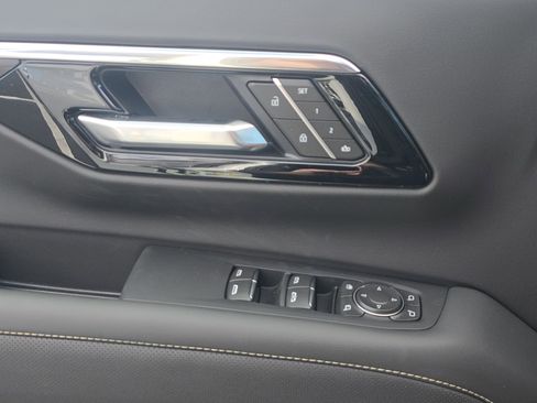 New 2025 Chevrolet Suburban Premier image 29