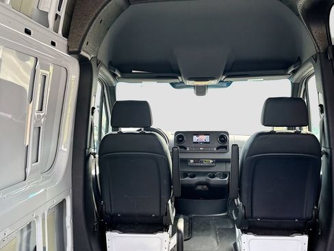 Used 2024 Mercedes-Benz Sprinter 2500 image 15