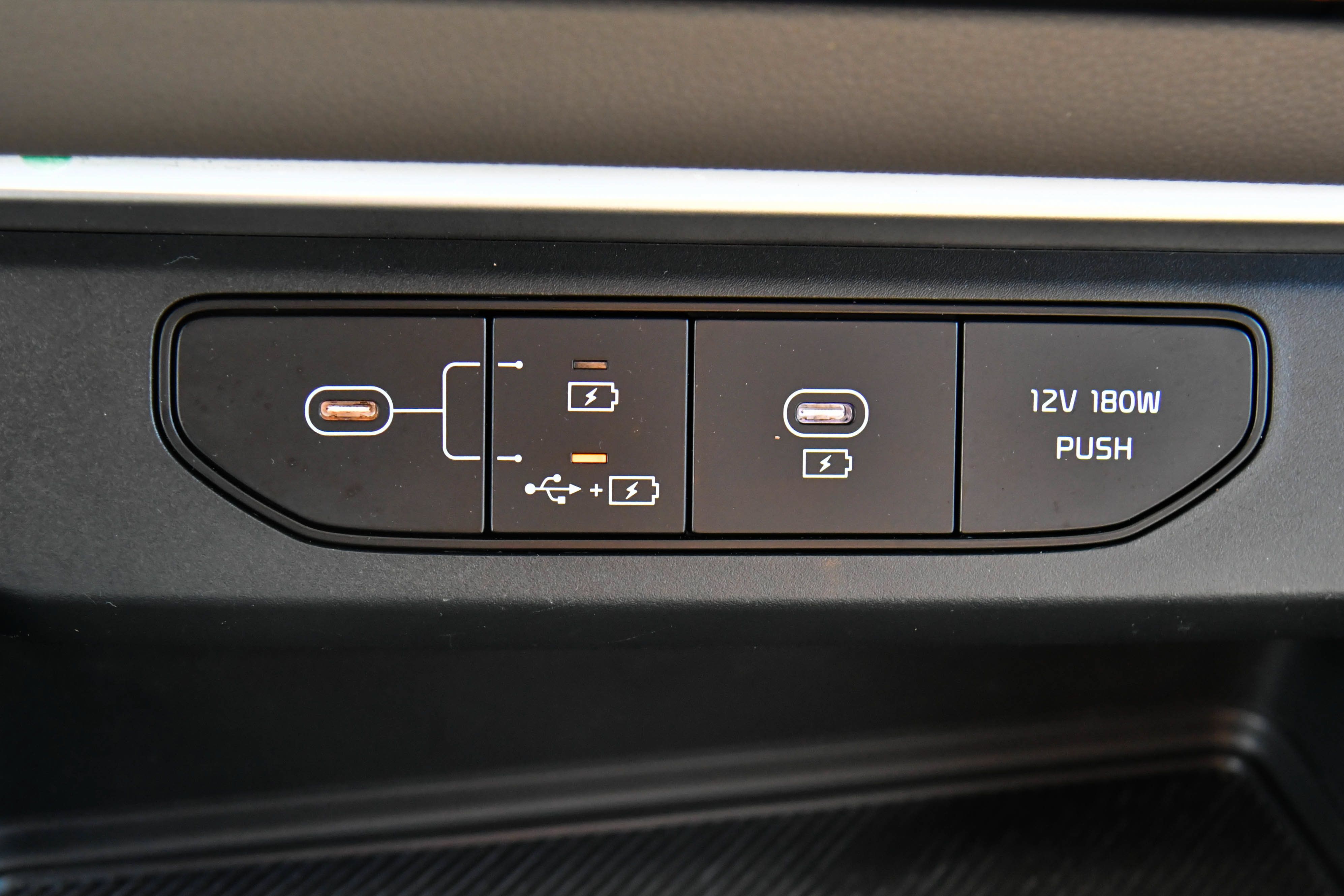 Used 2025 Kia Carnival FWD image 27