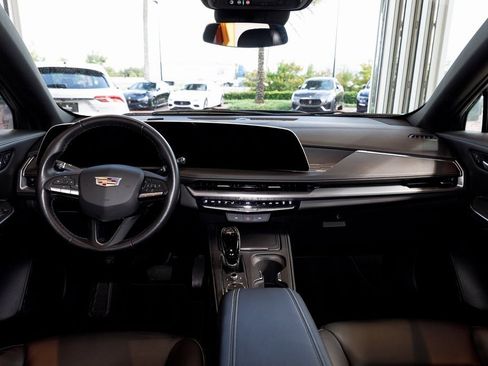 Used 2025 Cadillac XT4 Premium Luxury image 29