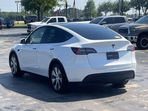 Used 2021 Tesla Model Y Long Range AWD/4WD image 9