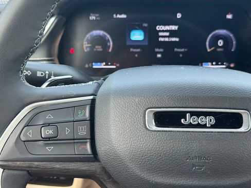 Certified 2023 Jeep Grand Cherokee L Limited w/ Luxury Tech Group II AWD/4WD image 27