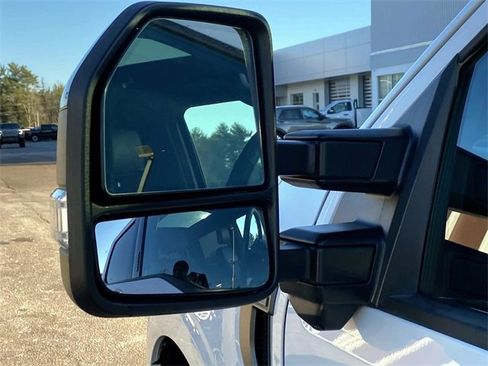 Used 2023 Ford F150 Lariat w/ Max Trailer Tow Package image 38