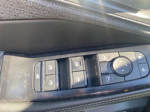 Used 2023 Nissan Rogue SV image 13