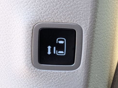 Used 2023 Chrysler Pacifica Touring-L FWD image 30