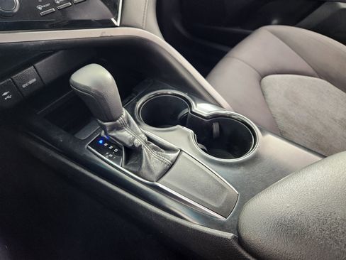 Used 2018 Toyota Camry LE image 25