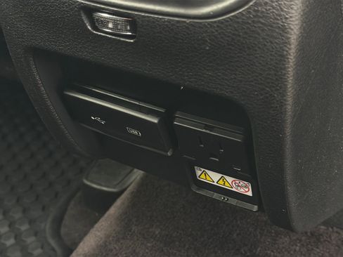 Used 2019 Jeep Cherokee Trailhawk w/ Cold Weather Group AWD/4WD image 18