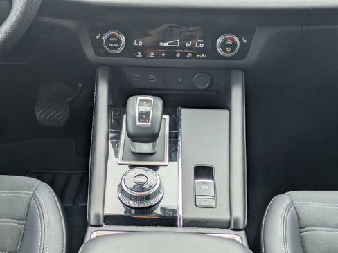 Used 2024 Mitsubishi Outlander SE FWD image 20