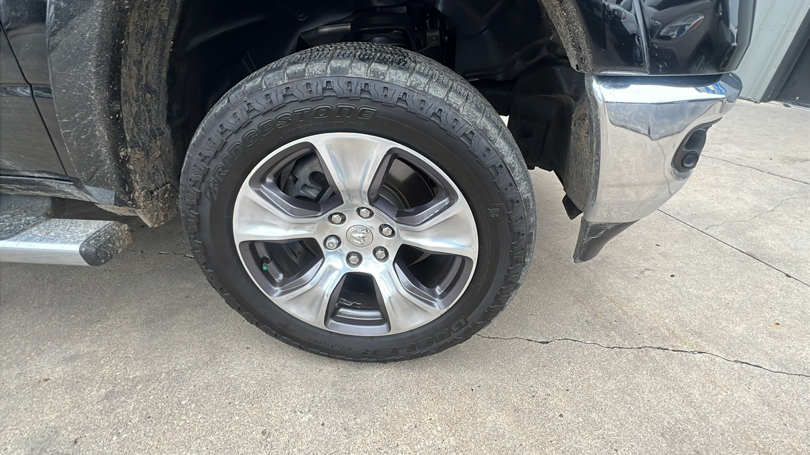 Used 2019 RAM 1500 Laramie AWD/4WD image 9