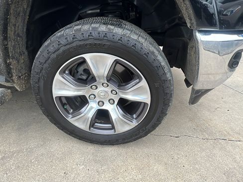 Used 2019 RAM 1500 Laramie AWD/4WD image 9