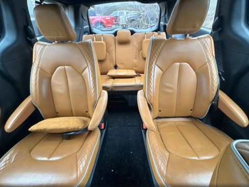 Used 2021 Chrysler Pacifica Pinnacle image 11