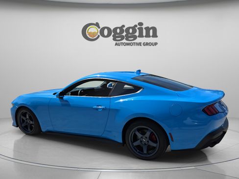 Used 2024 Ford Mustang Coupe RWD image 3