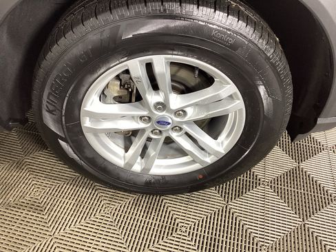 Used 2023 Ford Explorer XLT image 7