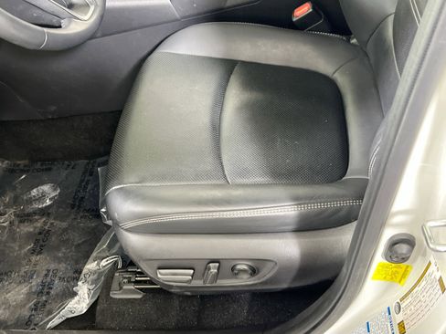 Used 2022 Toyota RAV4 Limited AWD/4WD image 18