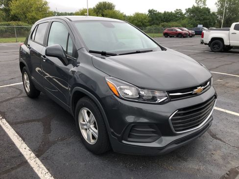 Used 2020 Chevrolet Trax LS w/ Tint and Cruise Package FWD image 3