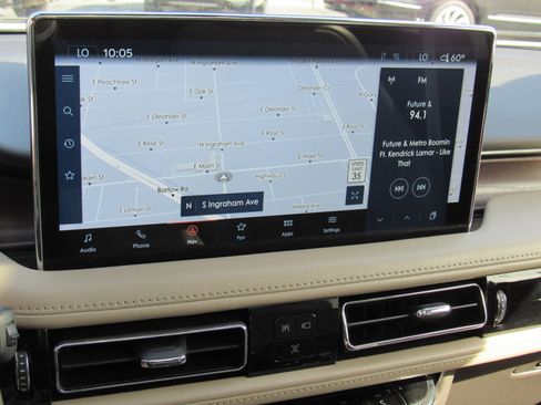 Certified 2022 Lincoln Nautilus Reserve image 16