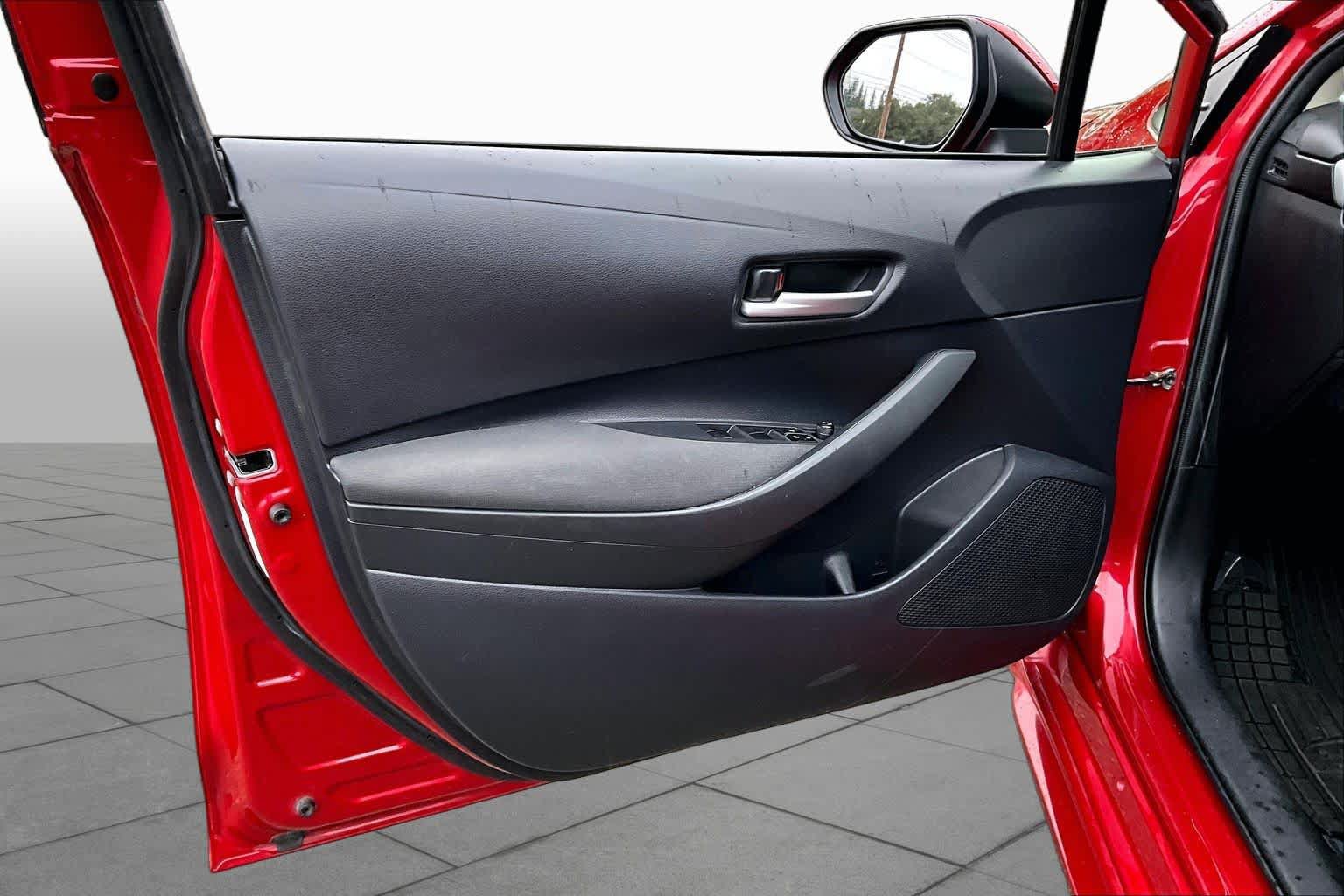 Used 2020 Toyota Corolla LE FWD image 21