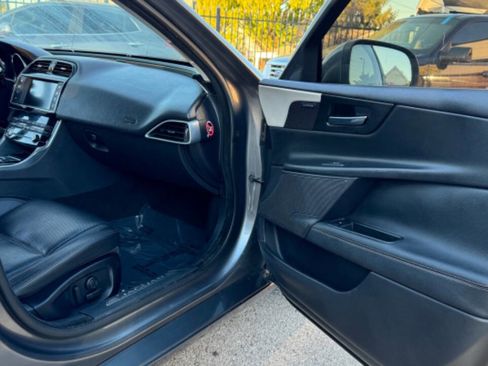 Used 2017 Jaguar XE Prestige image 17