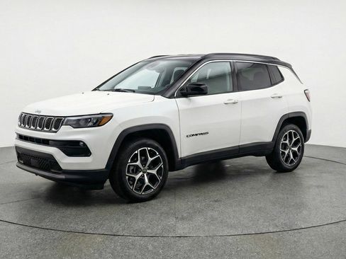 Used 2025 Jeep Compass Limited image 3