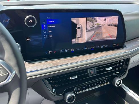 Used 2025 Chevrolet Suburban Premier image 36