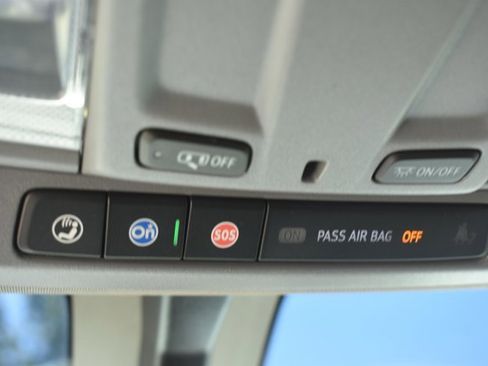 Used 2022 Chevrolet Silverado 2500 LTZ AWD/4WD image 32